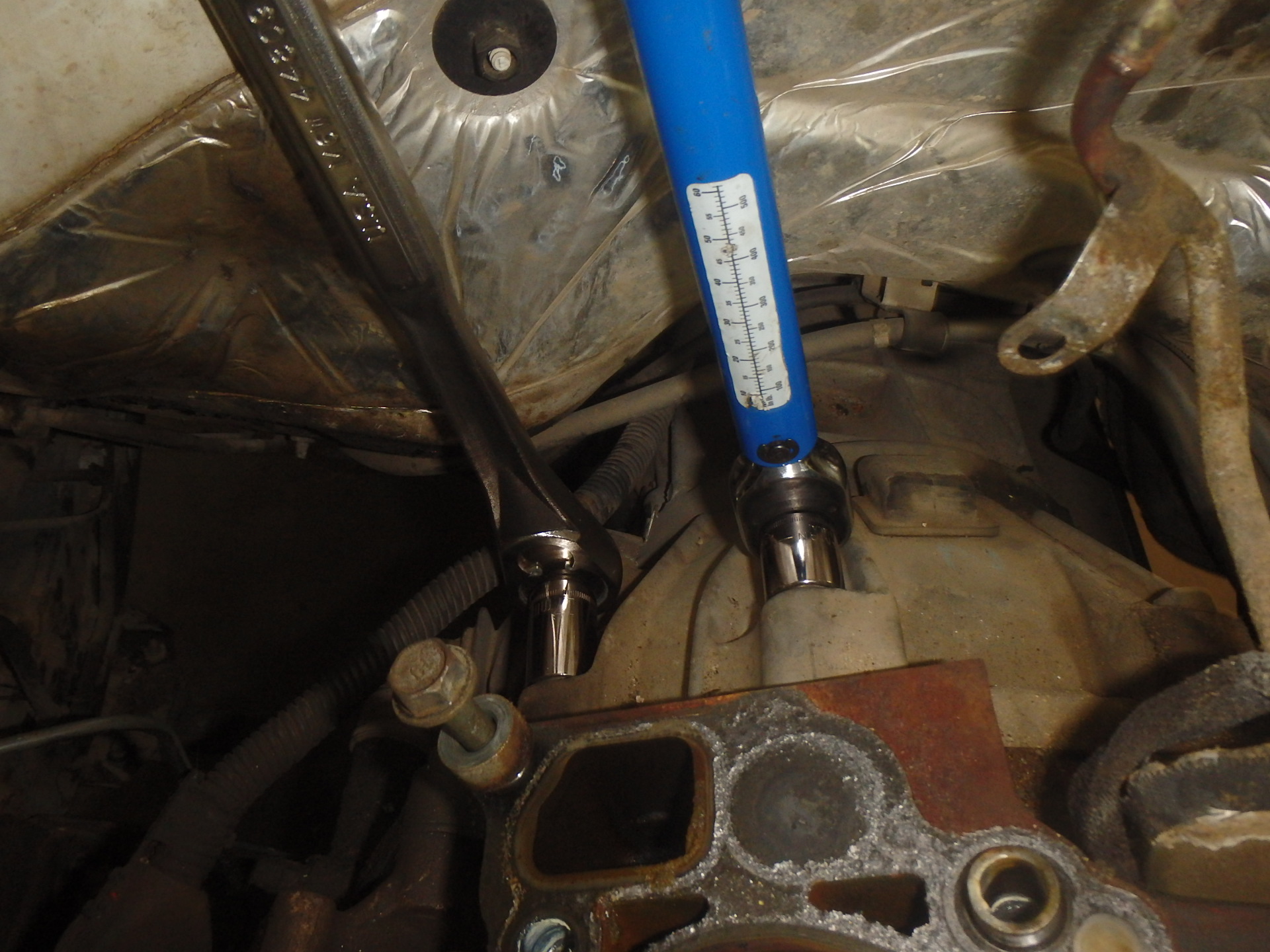 Tightened bellhousing bolts